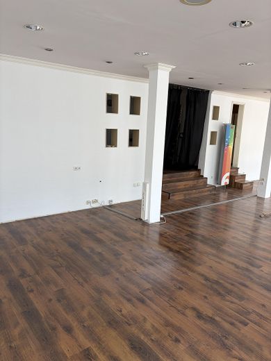 Bright commercial space with shop windows, 83 sq m, in Sachsenheim – Photo 4