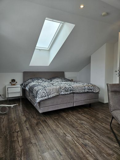 Schlafzimmer DG