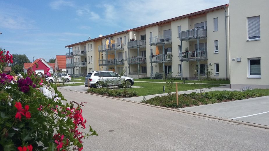 Wohnen wo andere Urlaub machen - Attraktive 1-Zimmer-Wohnung mit Balkon und EBK in Muhr am See – Wohngebäude