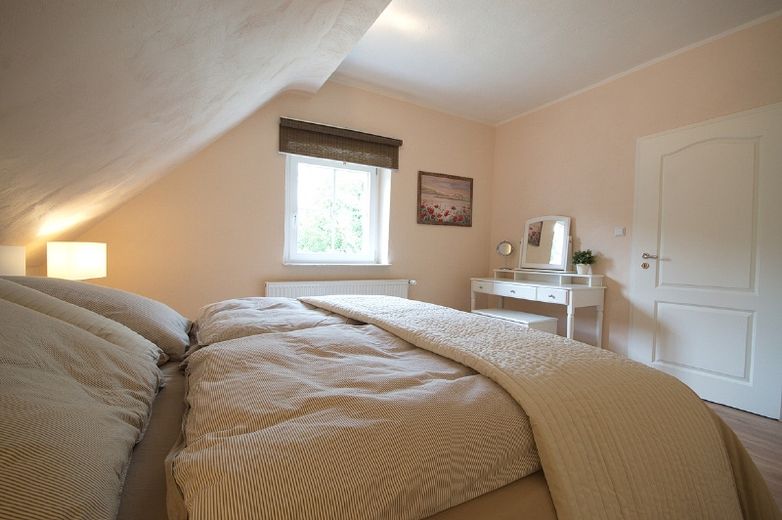 Spacious apartment with two bedrooms and internet access, very good public transport connections – 2b03fca53c98cc4ab89a5c65987dbb7484912879.jpg