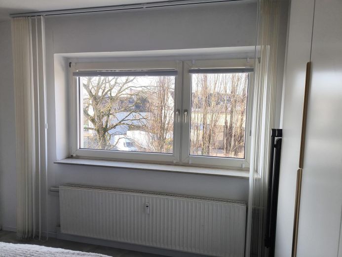 Schlafzimmer m. Zugang Balkon2