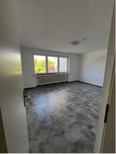 Schöne 96 m² Wohnung in ruhiger und zentraler Lage in Duisburg Rheinhausen – Schlafzimmer1