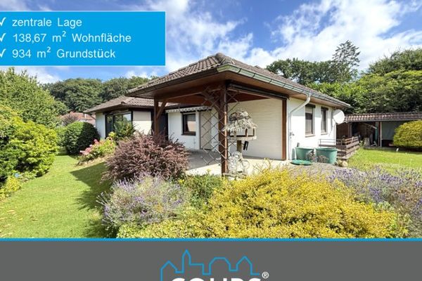 Stilvoller Winkelbungalow in zentraler Lage