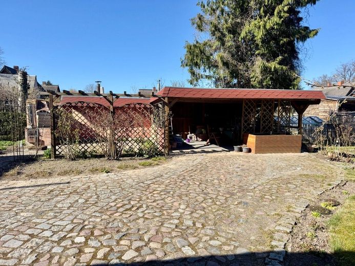 HORN IMMOBILIEN ++ tolles Reetdach-Fachwerkhaus in Alt Rehse bei Neubrandenburg, Denkmalschutz – großer Carport