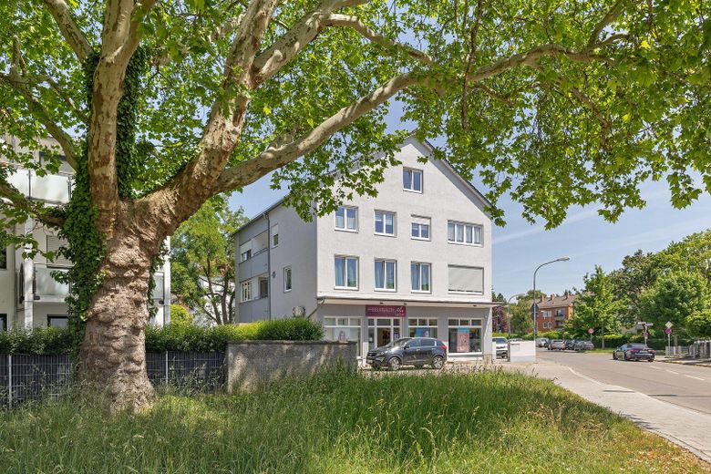 PROVİZYONSUZ: otopark yeri ve 2 balkonlu, tamamen yenilenmiş 3 odalı daire, mükemmel konumda! – Gebäude