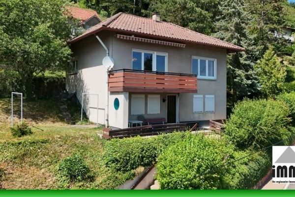 Panoramablick & Freiraum: Einzigartiges Terrassen-Anwesen mit zwei Häusern! Großes Grundstück