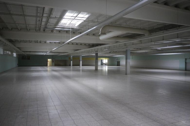 Gewerbezentrrum zu verkaufen - ehemaliges Einkaufszentrum – Bild 9