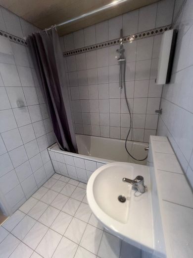 Bad mit Badewanne 