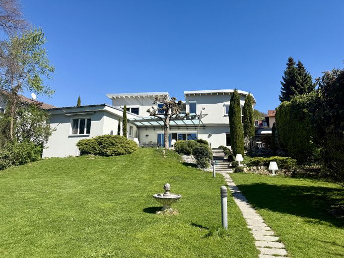 Gartenseite Villa