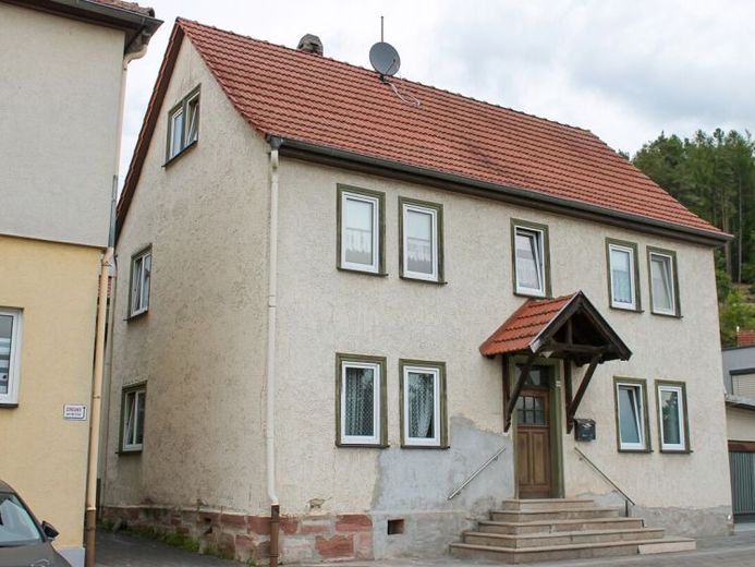*EFH mit Potenzial in Schmalkalden*8 Zimmer*Garage* *Teilkeller* Wärmepumpe* *provisionsfrei* – Foto 1