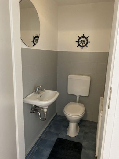 Haus 28: WC 1. OG