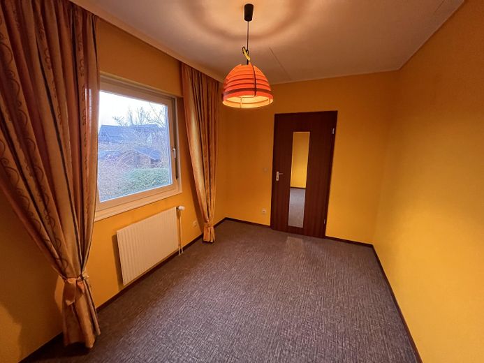 Ruhige Lage mit grossem Garten am Ende einer Sackgasse – Arbeits/Kinderzimmer UG 