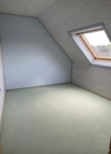 Modernes Einfamilienhaus mit viel Platz und idyllischem Garten, Kaufgrundstück – Schlafzimmer DG
