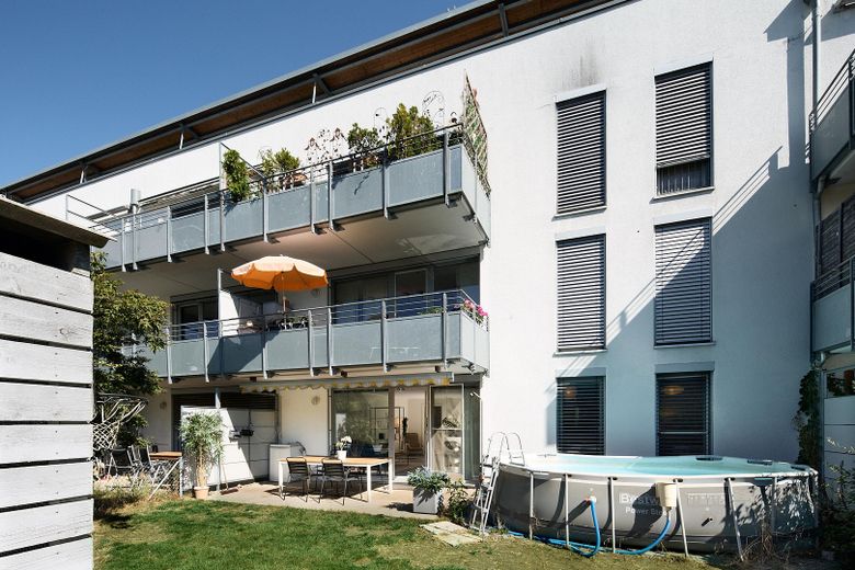 Highlight im Röthelheimpark - bezugsbereit, 4 Zimmer, großer Garten mit Pool – Gartenseite