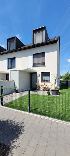 Casa a schiera d’angolo in 90530 Wendelstein-Großschwarzenlohe – Südseite