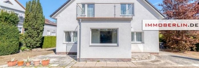 IMMOBERLIN.DE - Large Detached/Semi-Detached House with South-Facing Garden in a Prime Location
