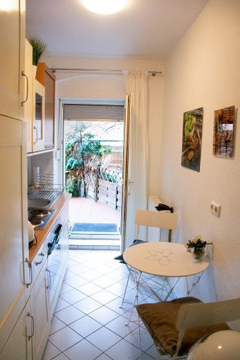 1-Zimmer-Wohnung mit Terrasse I Provisionsfrei I Top Lage – Küche mit Zugang zur Terrasse