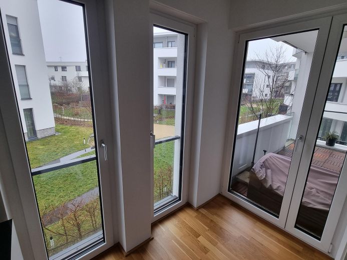 Neuwertige, hochwertige 2-Zimmer-Wohnung mit EBK & TG-Stellplatz in Ffm-Riedberg – Schlafzimmer