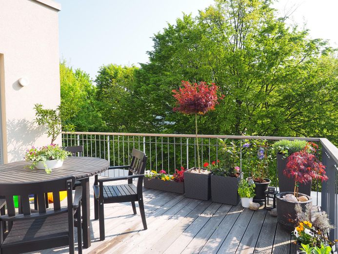 Ático en una amplia zona verde – Südost-Terrasse