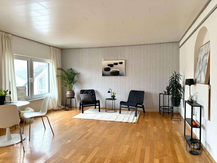 Natur - Aussicht - Zuhause: Tolles Einfamilienhaus mit großem Grundstück – Wohnzimmer 5