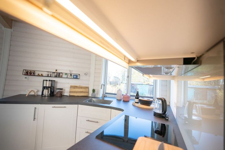 HORN IMMOBILIEN ++ Wustrow Kugelhaus am See - das "Kugellager" in hochwertiger ökologischer Bauweise – Einbauküche
