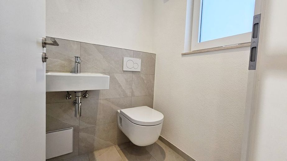 Planen Sie jetzt Ihr neues Nest in den Bergen mit guter München Anbindung – Gäste-WC als Beispiel