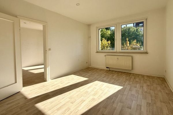 Accogliente appartamento di 2 locali con balcone soleggiato e vista sul verde