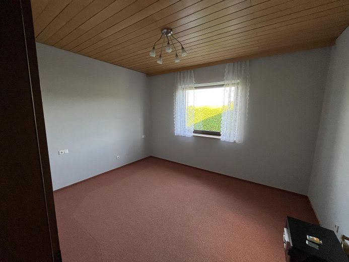 Großzügiger Bungalow auf 1.850 m² Grundstück mit Dreifachgarage – provisionsfrei in Markt Eichendorf – फोटो 13