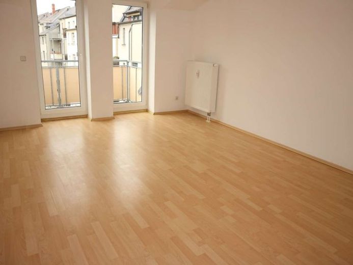 Frei ab 1.2.27 - DG-Whg. - Balkon am Wohnzi. - Laminat - Bad mit Dusche** – Foto 1