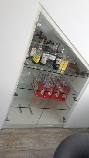 Lichtdurchflutete Dachwohnung: Doppelgarage, PV & Bahnhalt-Perspektive – provisionsfrei – Essbereich Schrank