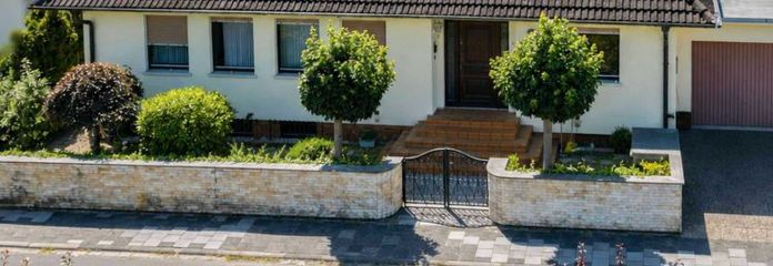 Bungalow am Weinberg – Wohnen auf einer Ebene mit separater Einliegerwohnung & Garten
