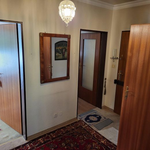 Lichtdurchflutetes Wohnen in Hamburg-Lokstedt: Charmante 3-Zimmer-Wohnung – Flur2
