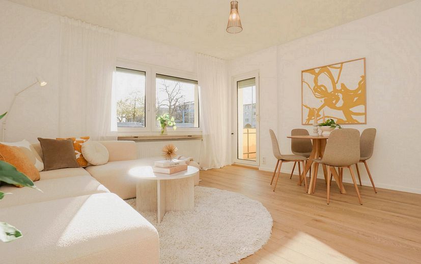 Mitten in der Stadt – helle 3-Zimmer-Wohnung mit guter Verkehrsanbindung- provisionsfrei – Wohnzimmer