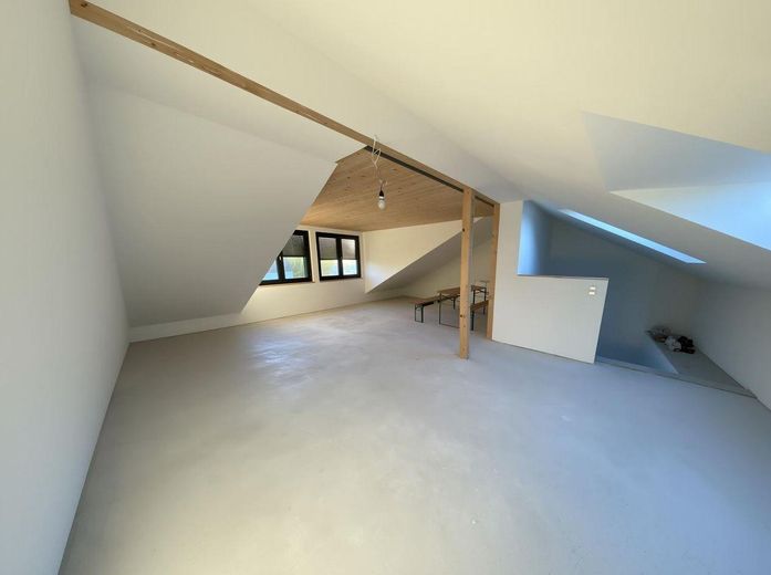 Hochwertig modernisiertes Einfamilienhaus in begehrter, stadtnaher Lage (provisionsfrei, Erstbezug) – Dachgeschoss/Studio