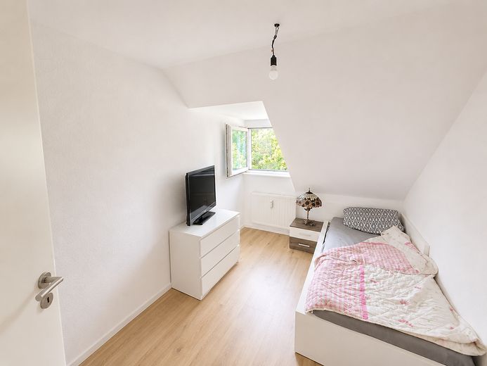 Gemütlich & großzügig – helle 3-Zimmer-Wohnung im Dachgeschoss – Foto 10