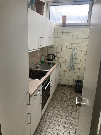 Helle, großzügige Büro-/Praxisfläche in zentraler Lage von Bingen am Rhein – Küche OG
