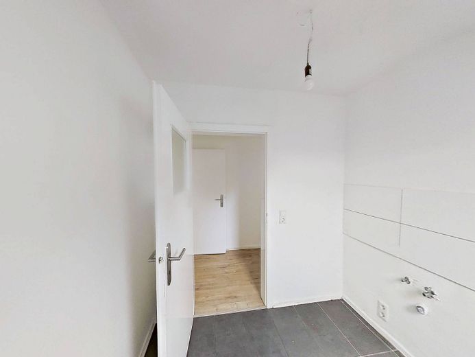 Luminoso appartamento di 2 locali all’ultimo piano con moderno bagno con luce naturale, a pochi passi dal centro città – Ansicht II: Küche