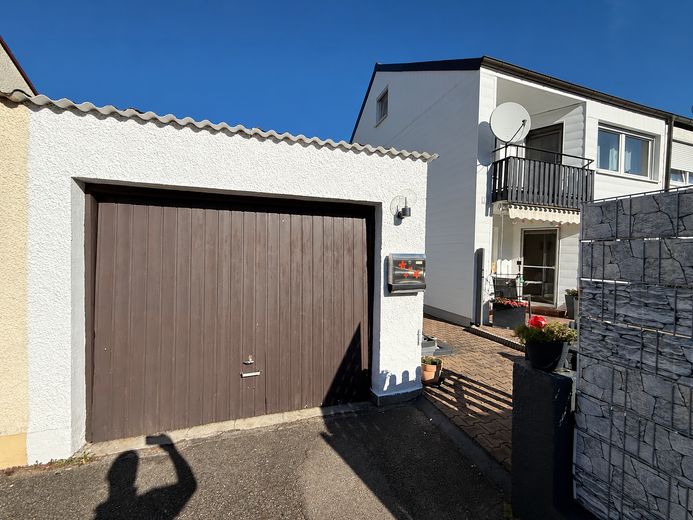***Curata casa bifamiliare ai margini del centro abitato di Illerberg*** – Garage