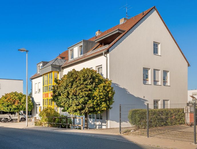 2 -Zimmer-Wohnung in Oberasbach / Zirndorf - Linder Siedlung (Loggia, Stellplatz) – Außenansicht 3