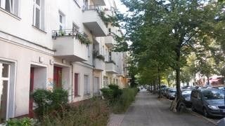 Sonnige Maisonette im Komponistenviertel – 2 Balkone, Südausrichtung & ruhige Lage im Grünen – Straßenansicht