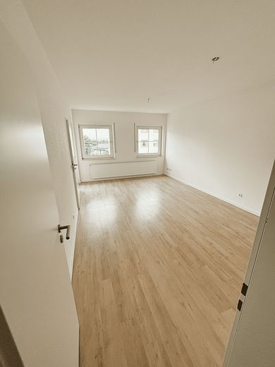 Zentrale Eigentumswohnung in Siegburg, Kaldauen zu verkaufen – Wohnzimmer