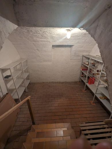 Einfamilienhaus mit Einliegerwohnung und idyllischem Garten in toller Lage, provisionsfrei – Gewölbekeller