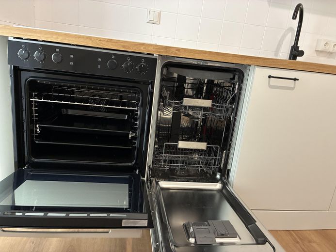 Frisch renovierte 2-Zimmer-Wohnung mit Balkon & Einbauküche – ideal für WG oder Singlehaushalt – Küche inkl EBK