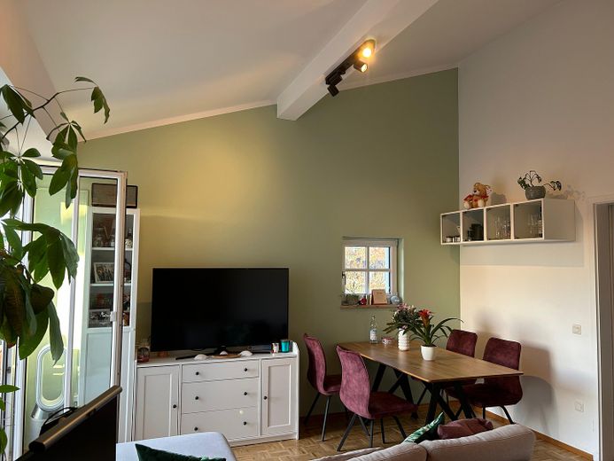 Helle 2-Zimmer-Wohnung in Friedrichshofen ab 01.11 – Wohnzimmer