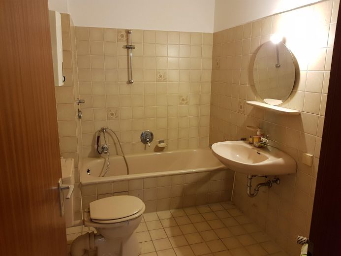 Komfortabel, modernisiert und durchdacht: Ihre neue 2-Zimmer-Wohnung im Erdgeschoss mit Tiefgarage – Badezimmer