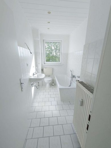 appartamento 2/3 ovvero 5 locali, appena ristrutturato, luminoso, tranquillo, con cucina componibile – Bad