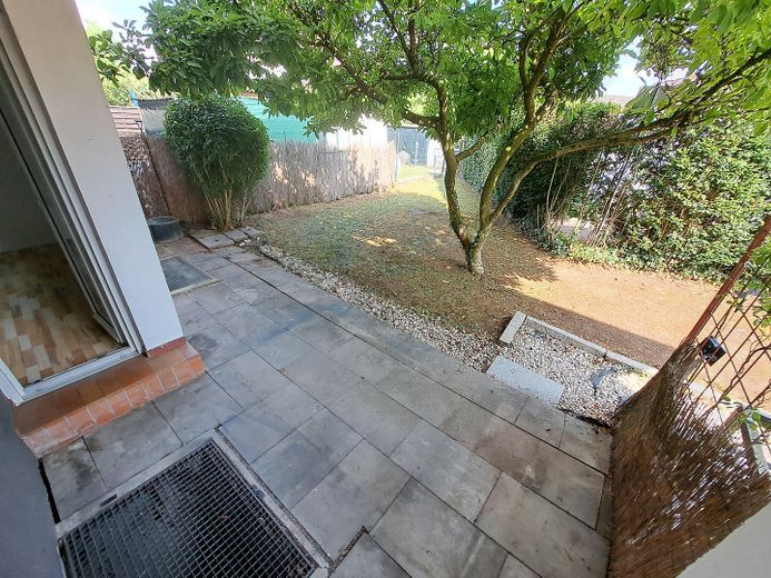 Gartenanteil  + Terrasse + Hobbyraum am Rande von Rudersberg – Garten