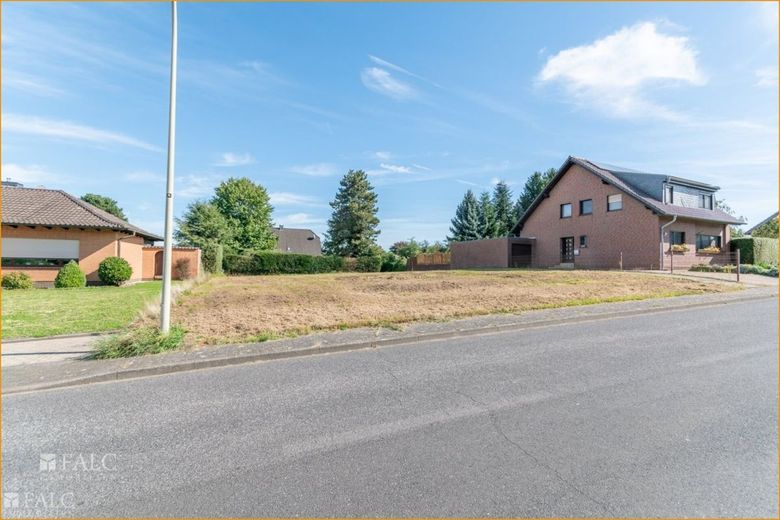 "Traumgrundstück: Lage, Lage, Lage!" – Grundstück Straßenansicht