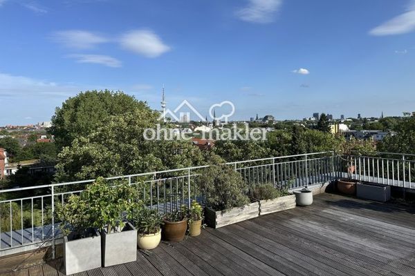 5.5-room maisonette penthouse apartment on Emilienstraße