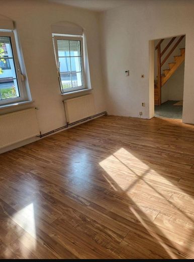 Einfamilienhaus mit großem Grundstück – Wohnzimmer